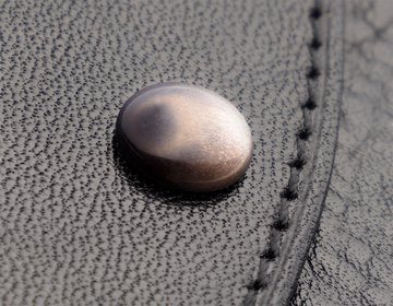 Obsidiánový kamenný dekor